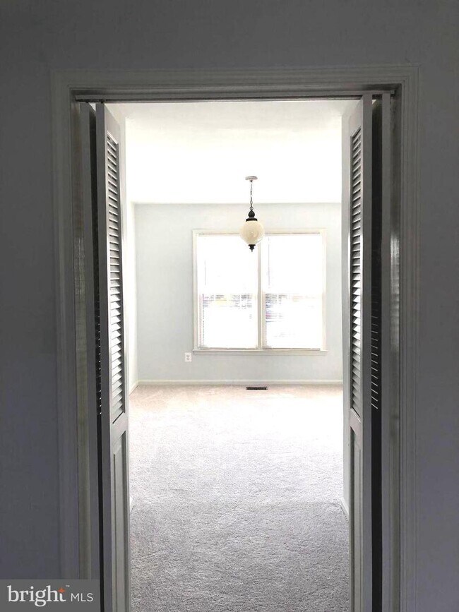 Foto del edificio - 8447 Lakinhurst Ln