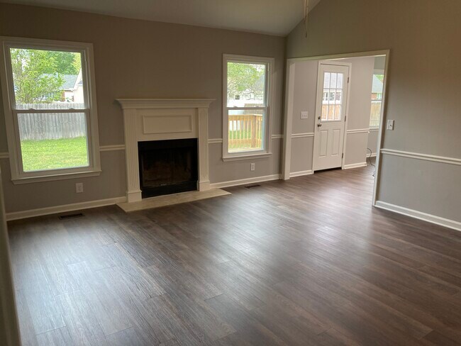 Apertura de la habitación familiar a la cocina - 2438 Maybrook Ct