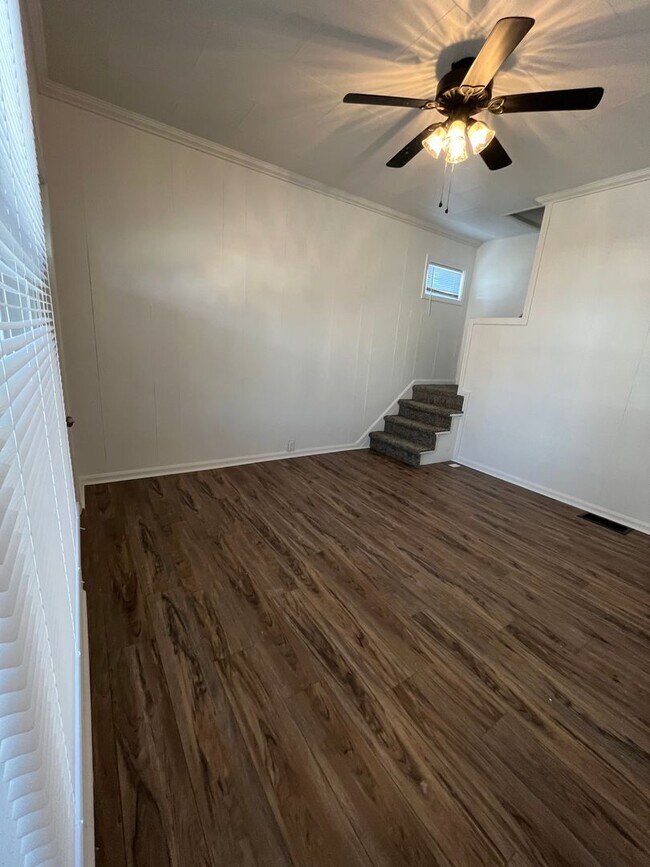 Foto del edificio - 355-357 E Innis Ave