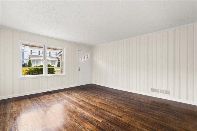 Foto del edificio - 1451 Belmont Ave