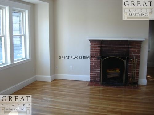 Building Photo - 156 Lake St