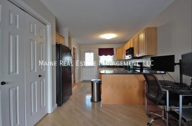 Building Photo - 20 River Village Dr