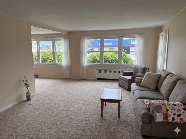 Foto del edificio - 0-17 Saddle River Rd