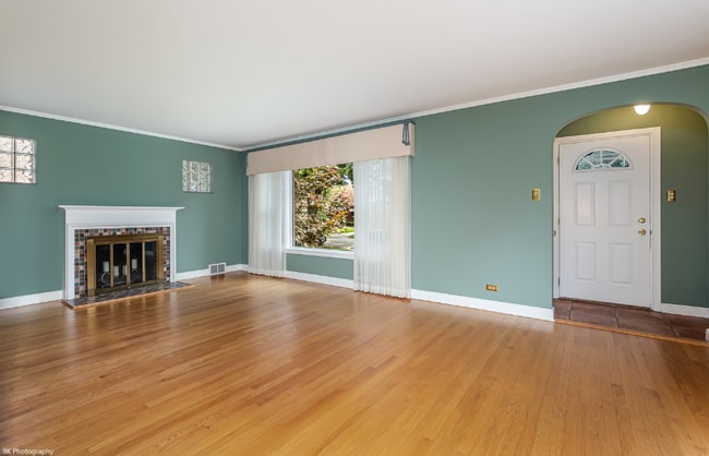 Building Photo - 9136 Sproat Ave