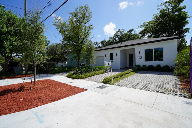 Building Photo - 112 NW 24th Ct