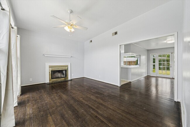 Foto del edificio - 4410 Kingfisher Dr