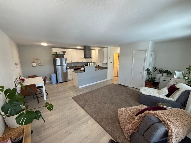 Foto del edificio - 1746 Azalea Dr