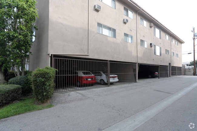 Building Photo - Landmark Apartments