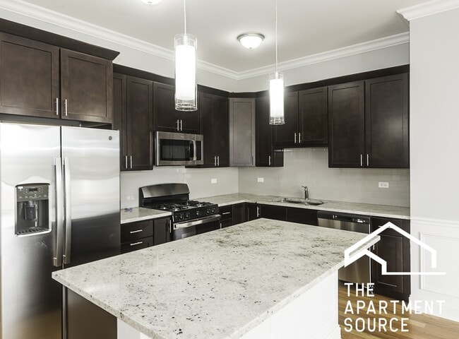 Building Photo - 520 N Western Ave