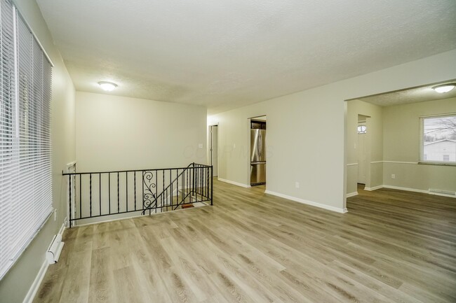 Building Photo - 1273 Kildale Sq N