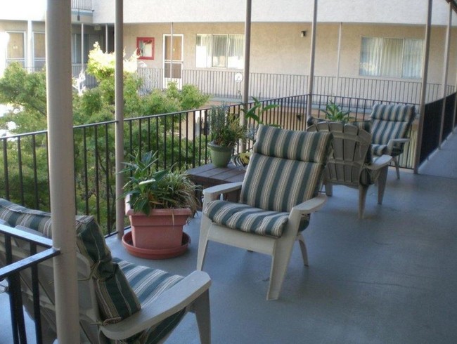 Sitting areas around the courtyard - 540 Callan Ave