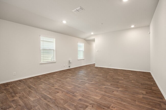 Building Photo - 2 Week Free Move-In Incentive! Modern 3/2 Home | Open Living | Private Primary Suite Retreat