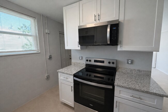 Foto del edificio - Modern Duplex Living Minutes from Downtown