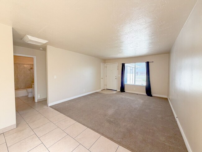 Foto del edificio - 2382 W Derby St
