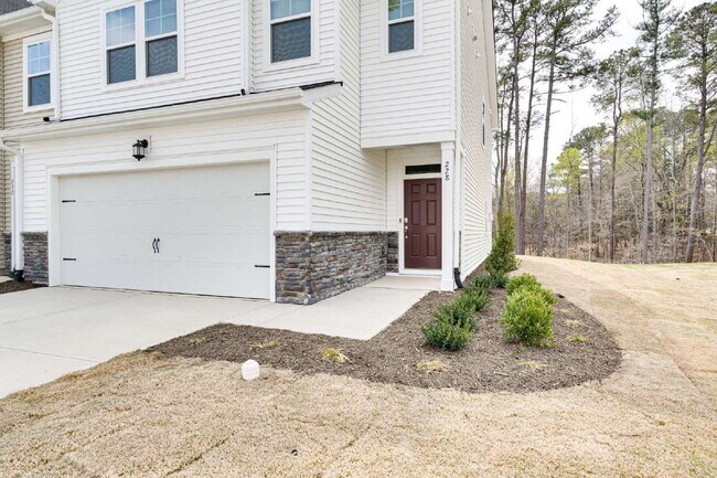 Foto del edificio - End-unit 3 bedroom townhome with Screened Porch!