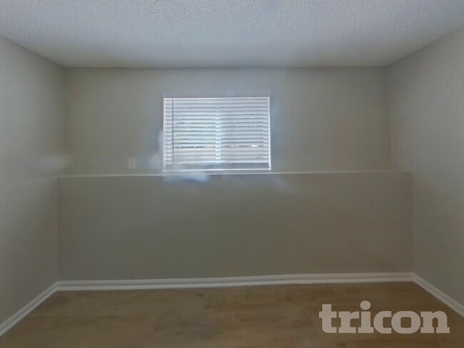 Foto del edificio - 6650 Brook Forest Dr