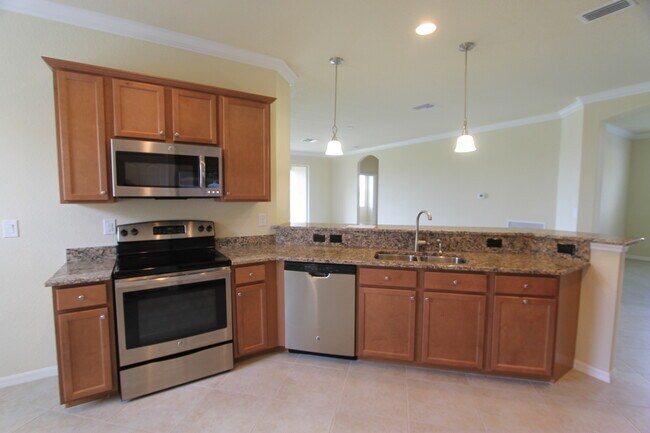 Building Photo - **NEW PHOTOS COMING SOON*** REFLECTION LAKES **  4 BED / 3 BATH / 2 CAR GARAGE - ANNUAL RENTAL**