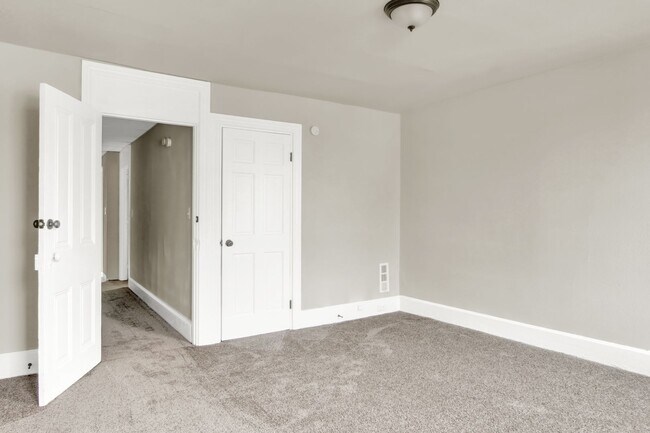 Foto del edificio - 2035 Logan St