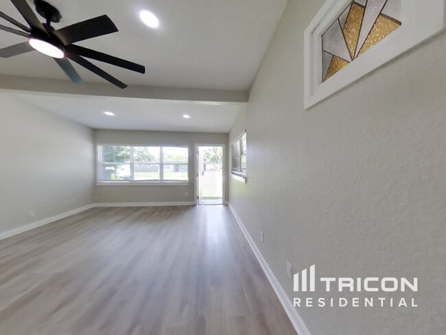 Foto del edificio - 1524 Watts Ave
