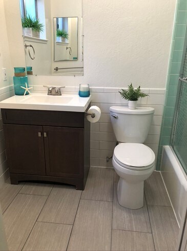 Unit 2 Bathroom - 3001 Walgrove Way