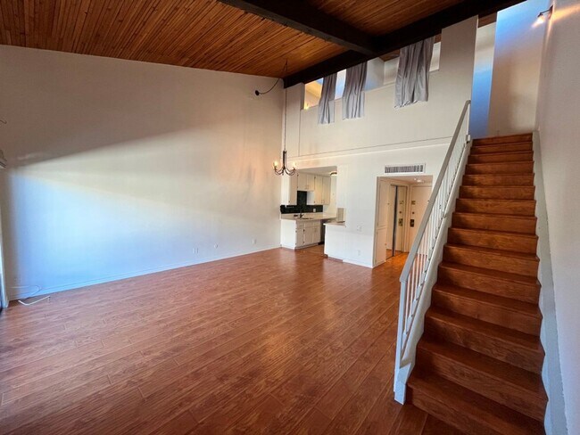 Foto del edificio - AVAILABLE NOW! 1BR w/patio, pool + spa, gym, parking + MORE!