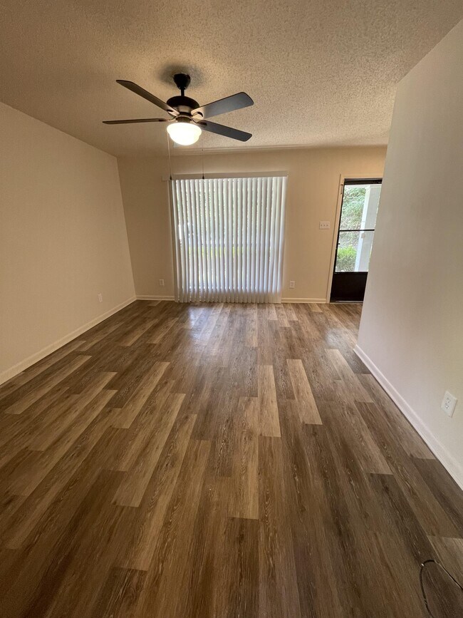 Building Photo - 8632 Northgate Dr