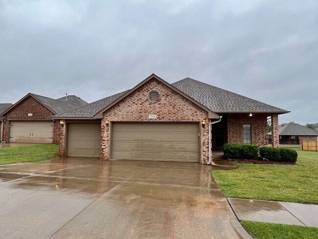 Foto del edificio - 4 Bedroom, 2 Bathroom 3 Car Garage Home in...