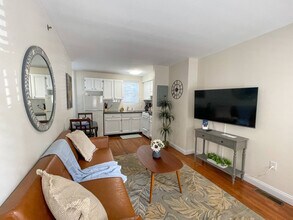 Building Photo - 25 A Jay St