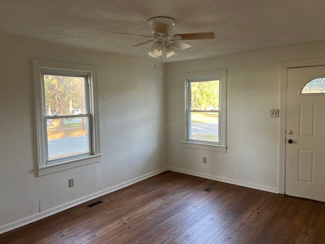 Building Photo - 901 Carolina St