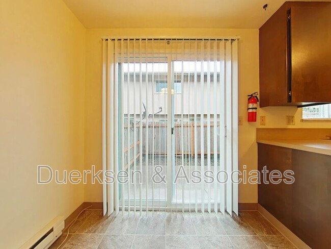 Foto del edificio - 114 NE Conifer Blvd