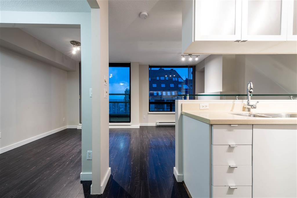 Photo principale - 1003 Burnaby St