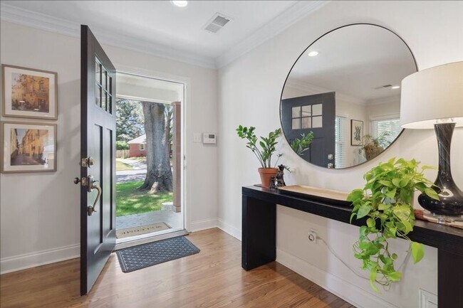 Foto del edificio - 847 S Mendenhall Rd