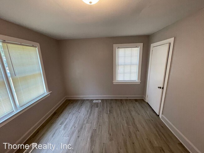 Building Photo - 3 br, 1 bath House - 908 College Circle N