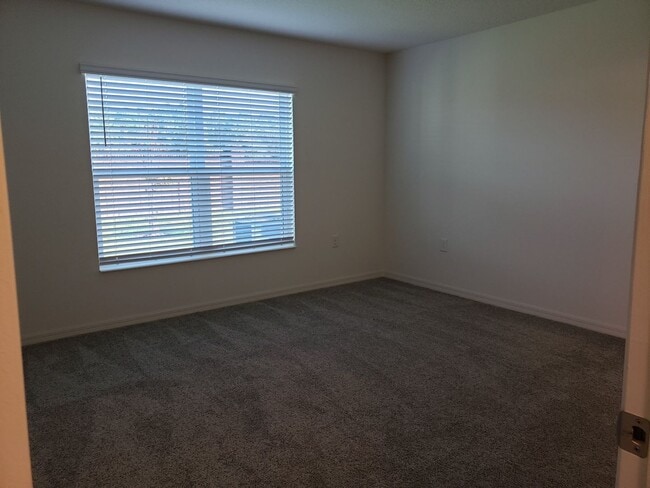 Building Photo - Charming Sawgrass Bay Home with Spacious Split Floor Plan