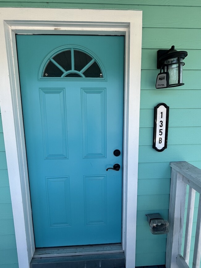 Foto del edificio - 135 Theodore St