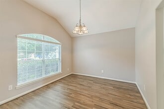 Building Photo - 13831 Hillingdale Ln