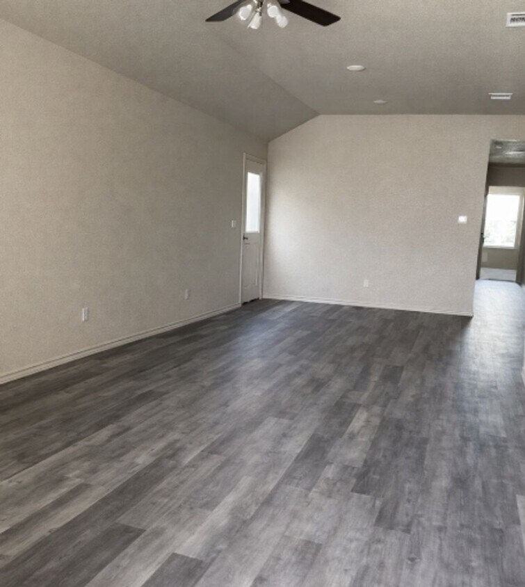 Building Photo - 3211 Stonewall Dr