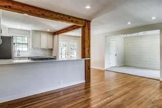 Building Photo - 541 Parkhurst Dr