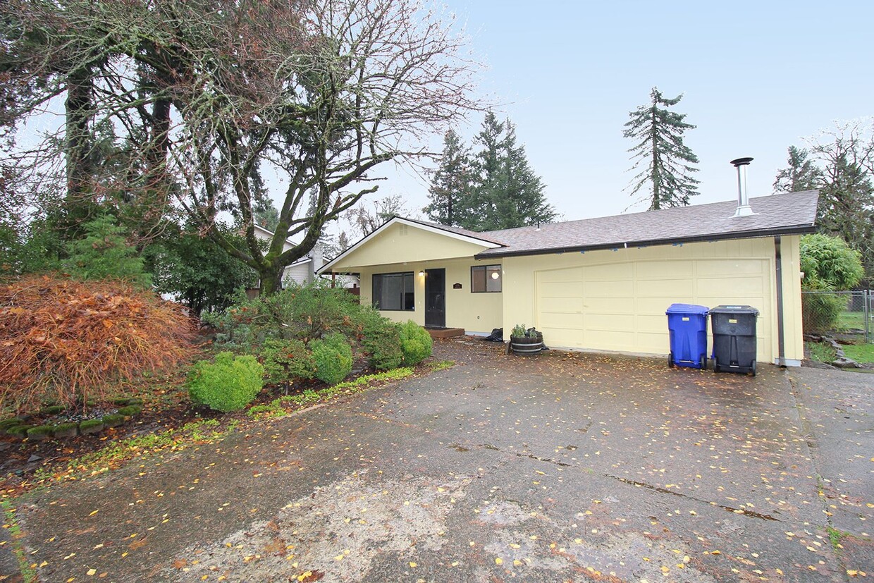 Primary Photo - Beautiful Oregon City 3 bedroom, 2 bath Ra...