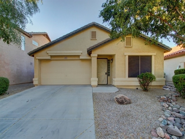 Foto principal - 12613 W Reade Ave