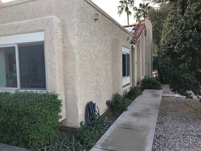 Foto del edificio - Available from May to November 2026!  Lovely Waterfront Home in 45+ Active Adult Resort Community...