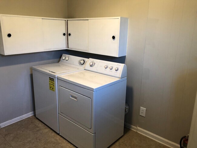 Building Photo - 107 Briar Rd