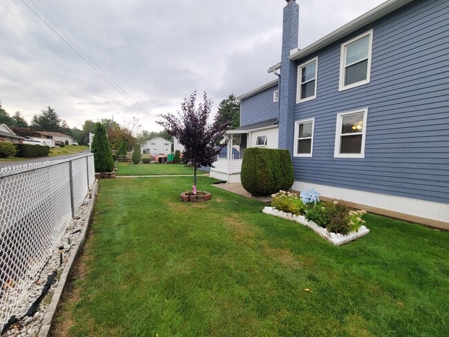 Building Photo - 21 Cook St