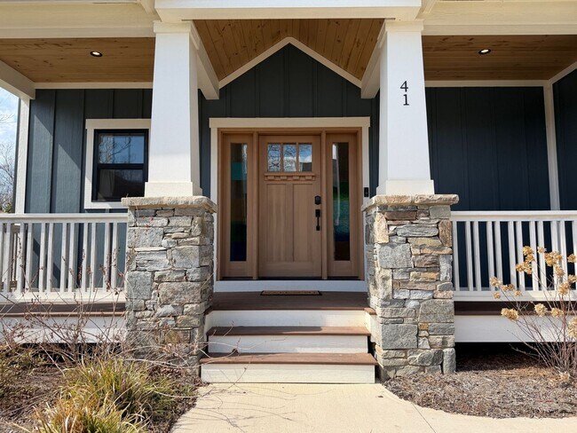 Foto del edificio - East AVL - Contemporary Arts & Crafts Home