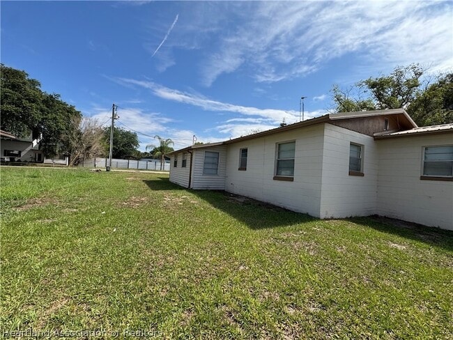 Building Photo - 307 N Lake Reedy Blvd