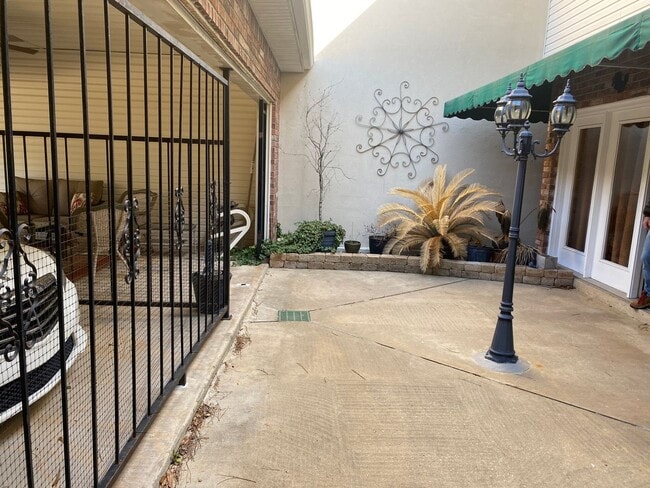 Building Photo - For Rent: Spacious 3 Bed, 2.5 Bath Townhome in Pineville!