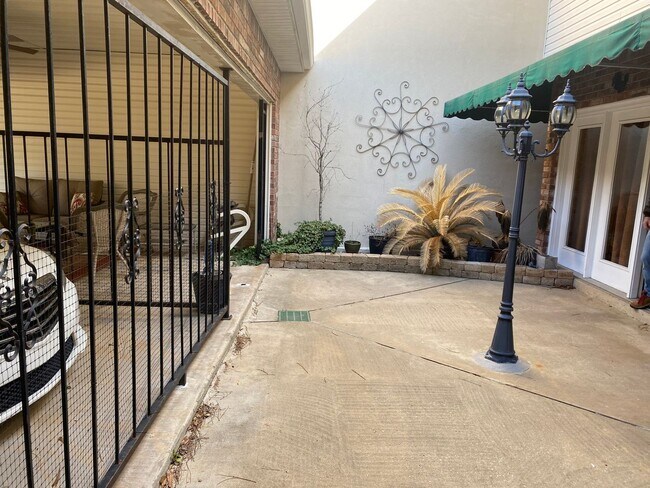 Foto del edificio - For Rent: Spacious 3 Bed, 2.5 Bath Townhome in Pineville!