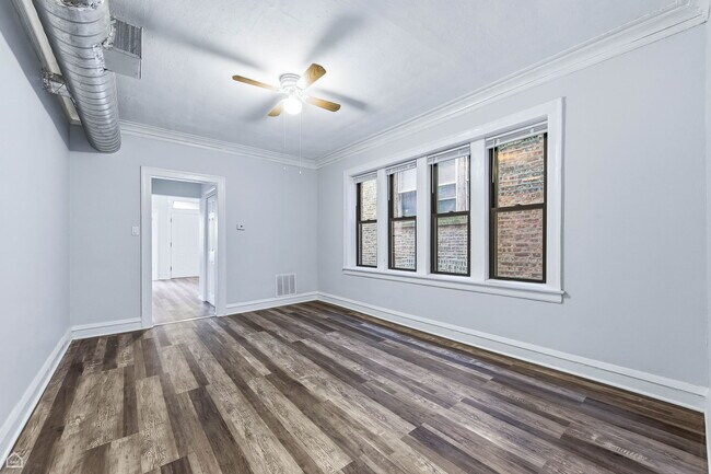 Foto del edificio - 7653 S Kingston Ave