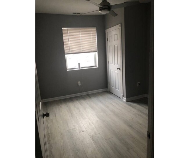 Foto del edificio - 3445 Juneway-7 Available $500 7