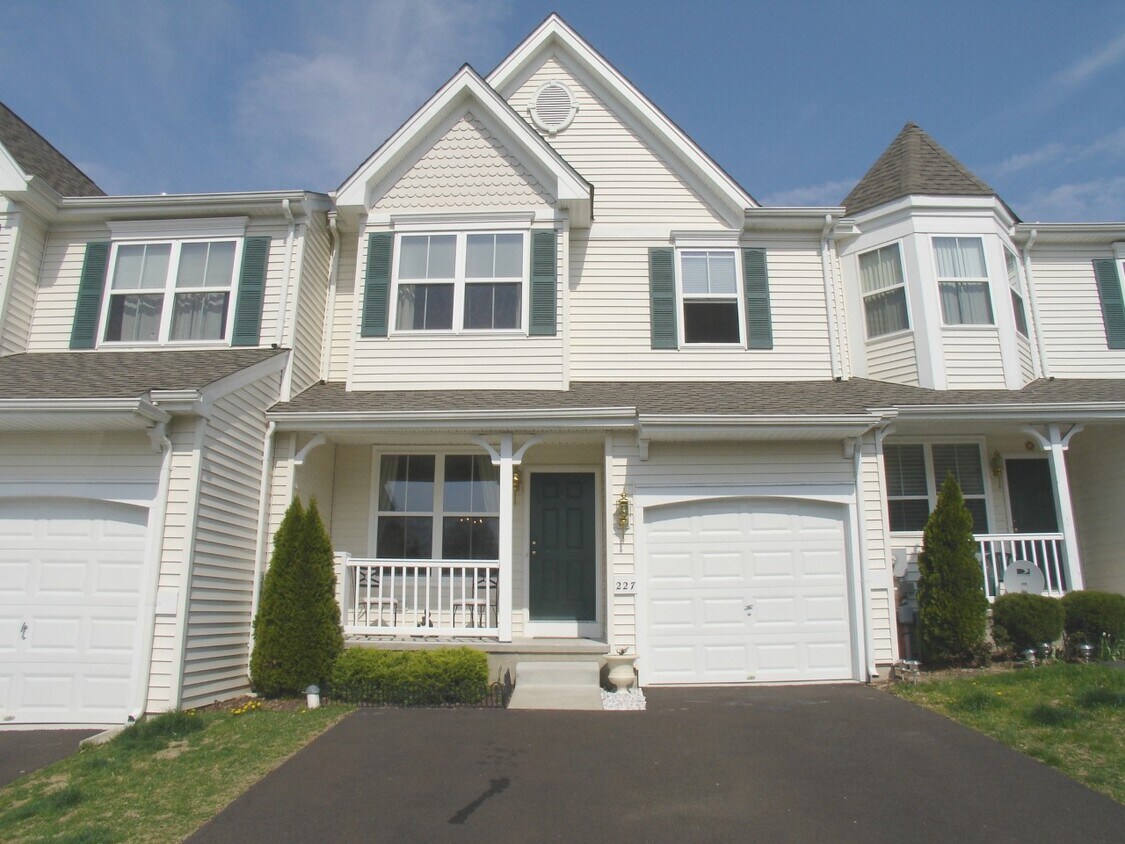 227 Hamilton St, Chalfont, PA 18914 Townhome Rentals in Chalfont PA